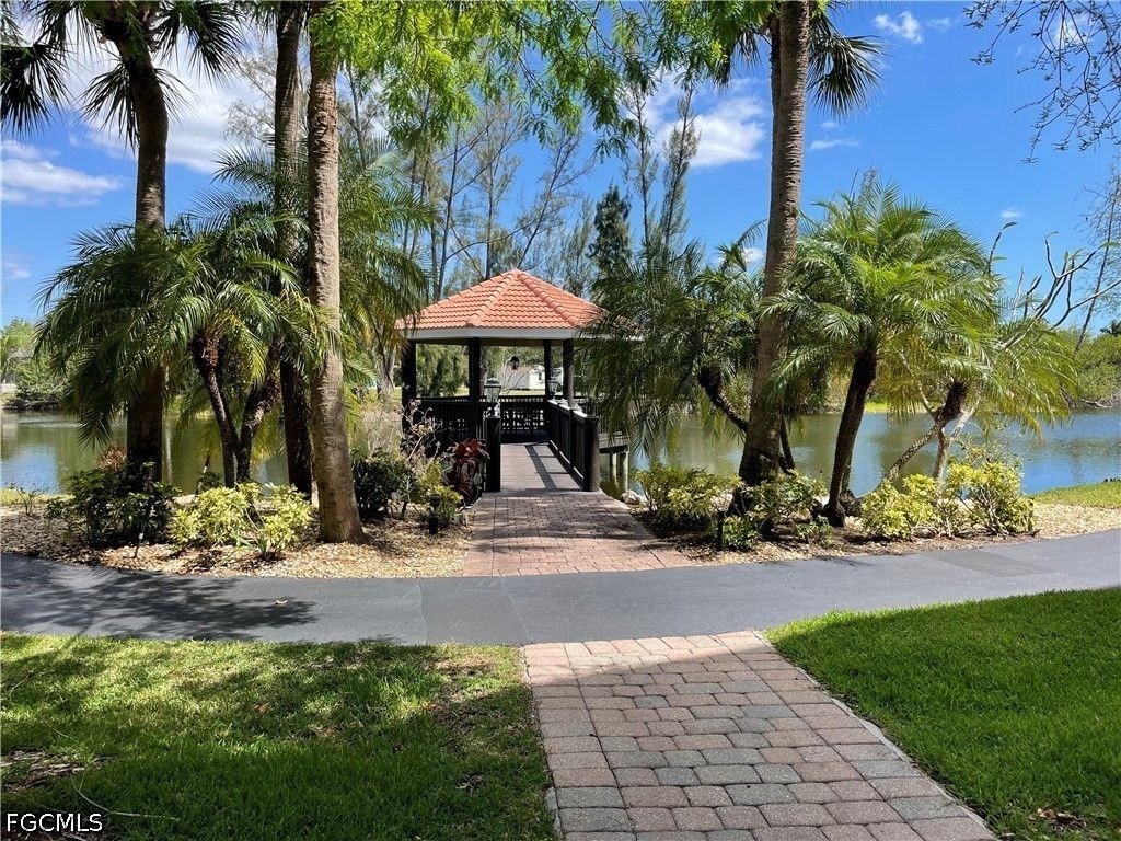 10031 Lake Cove Dr 302, FORT MYERS