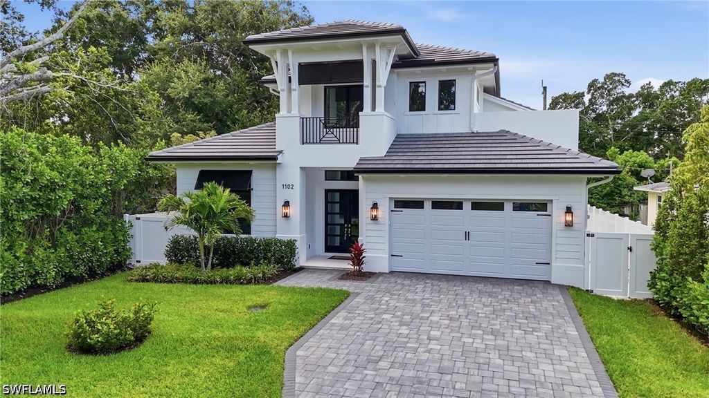 1102 9th Ave N, NAPLES