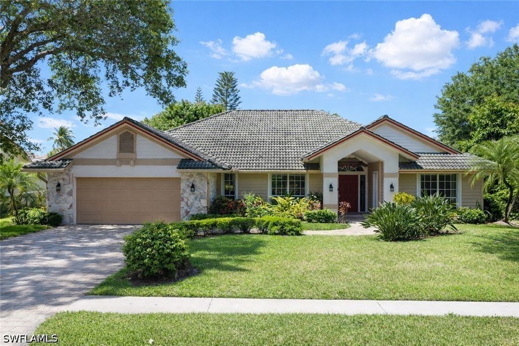 219 Monterey Dr, Naples