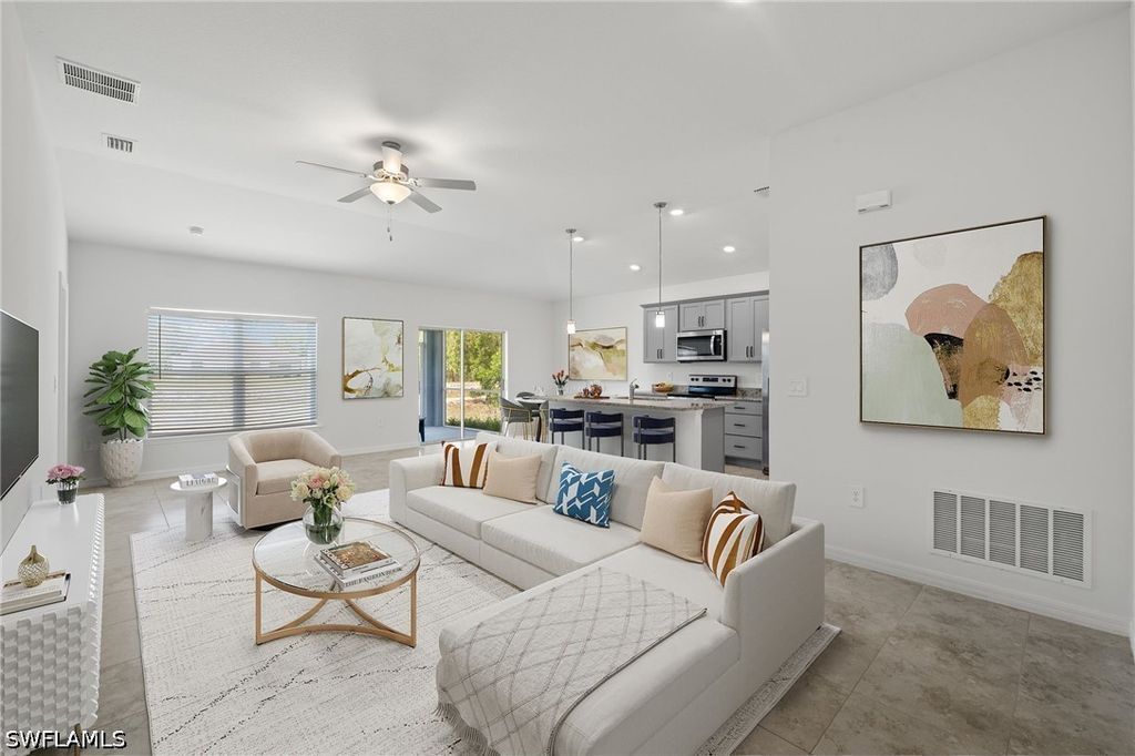 858 Rue Labeau Cir, Fort Myers