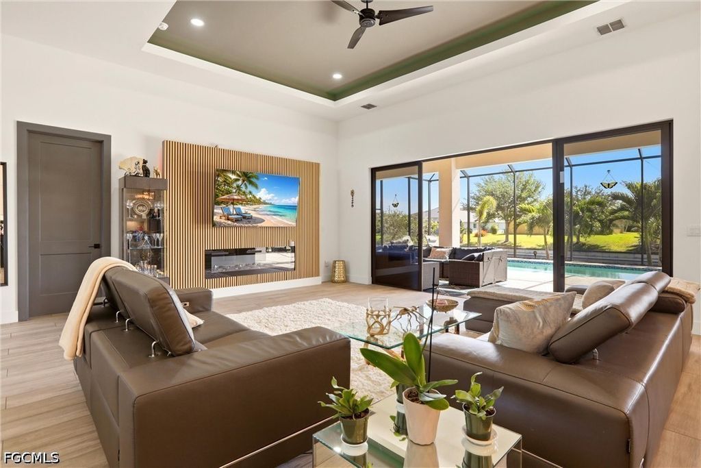 3325 Sw 8th Ct, Cape Coral