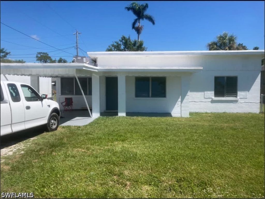 74 Victoria Dr, NORTH FORT MYERS