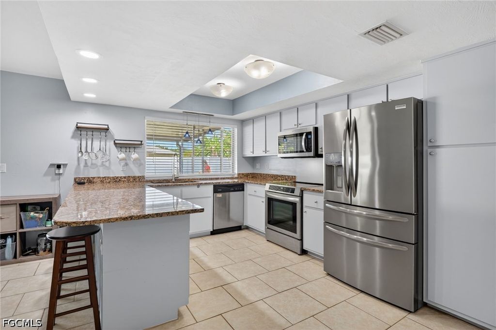 1305 Se 37th Ter, CAPE CORAL