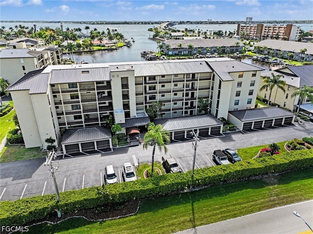 4703 Se 17th Pl 404, CAPE CORAL