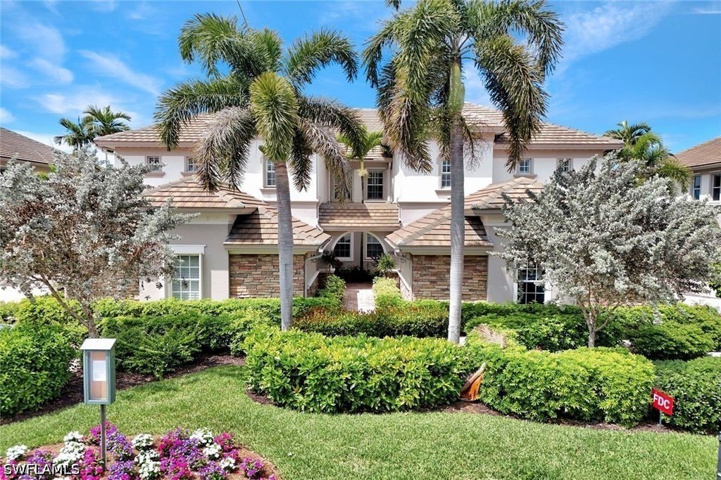 8755 Coastline Ct 202, Naples