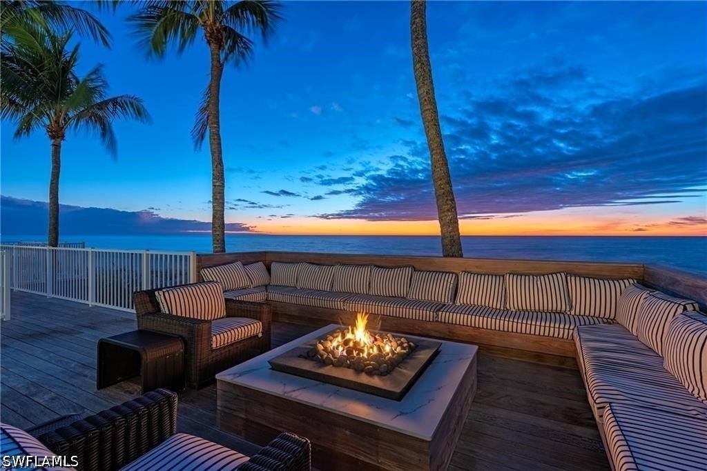 3377 Gulf Shore Blvd N 4d, NAPLES