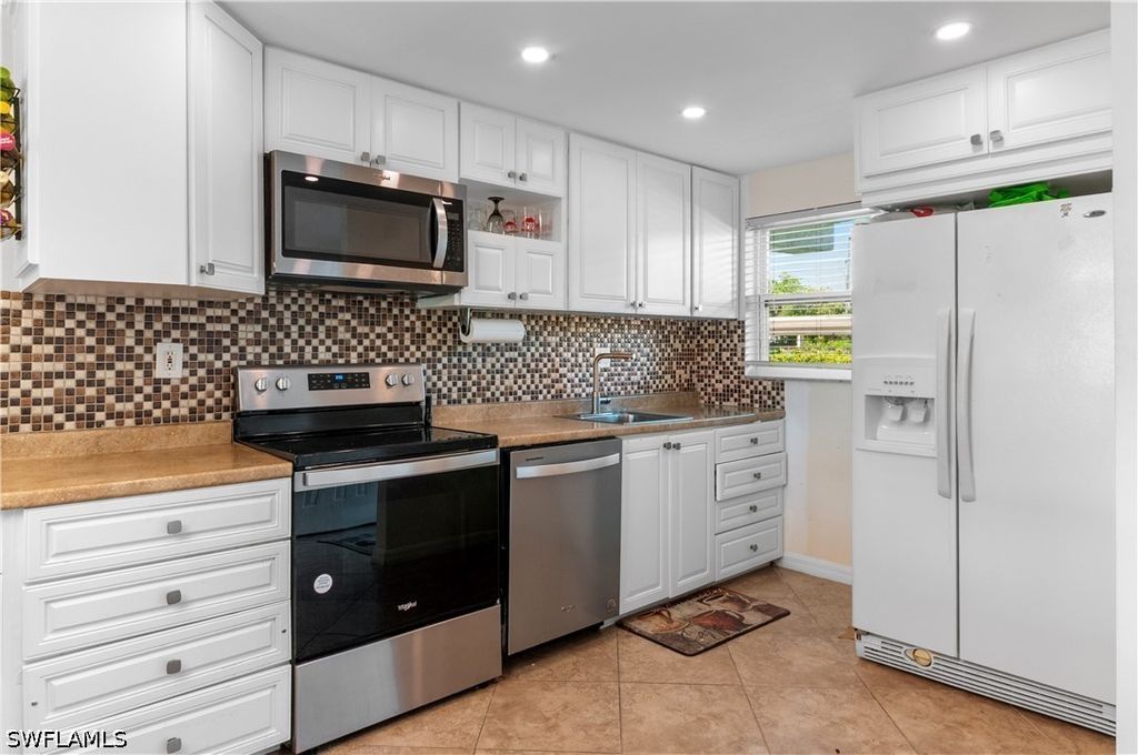 49 High Point Cir S 102, Naples