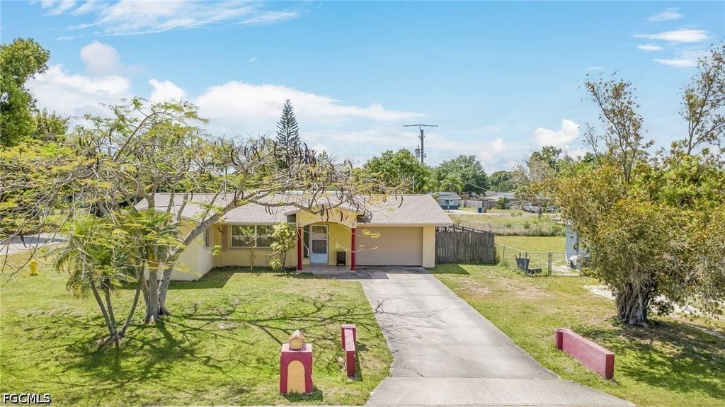 13249 5th St, Fort Myers