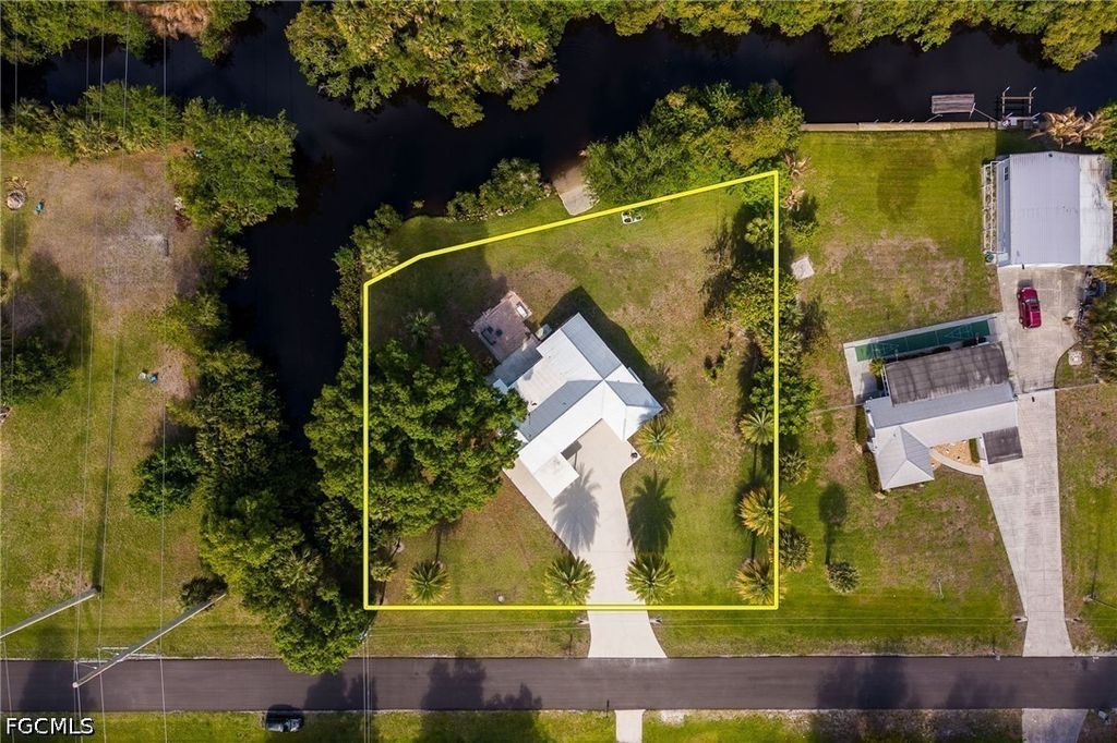 17041 E Lake Dr, NORTH FORT MYERS