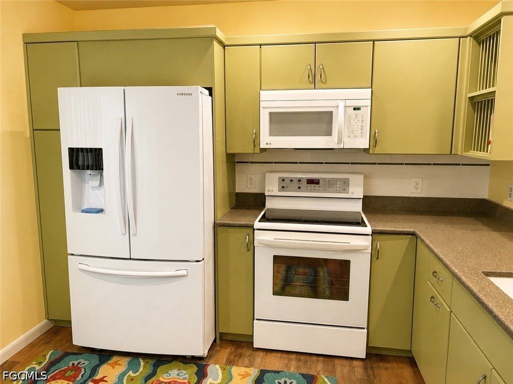 11060 Caravel Cir 201, Fort Myers