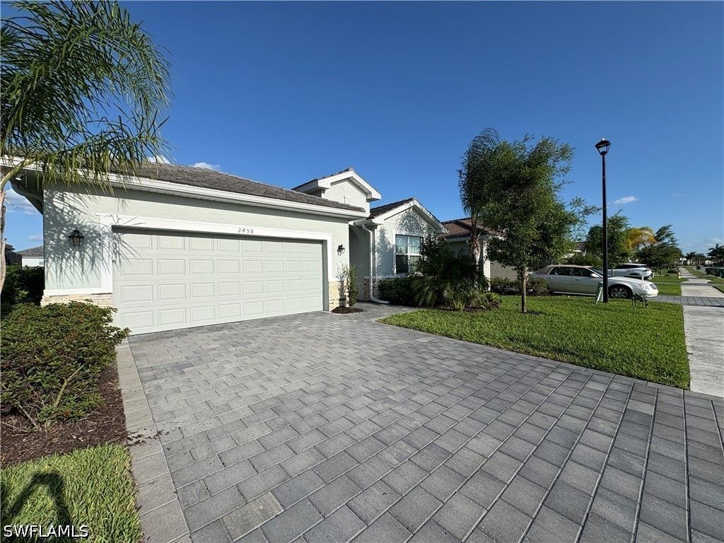 2458 Orchard St, Naples