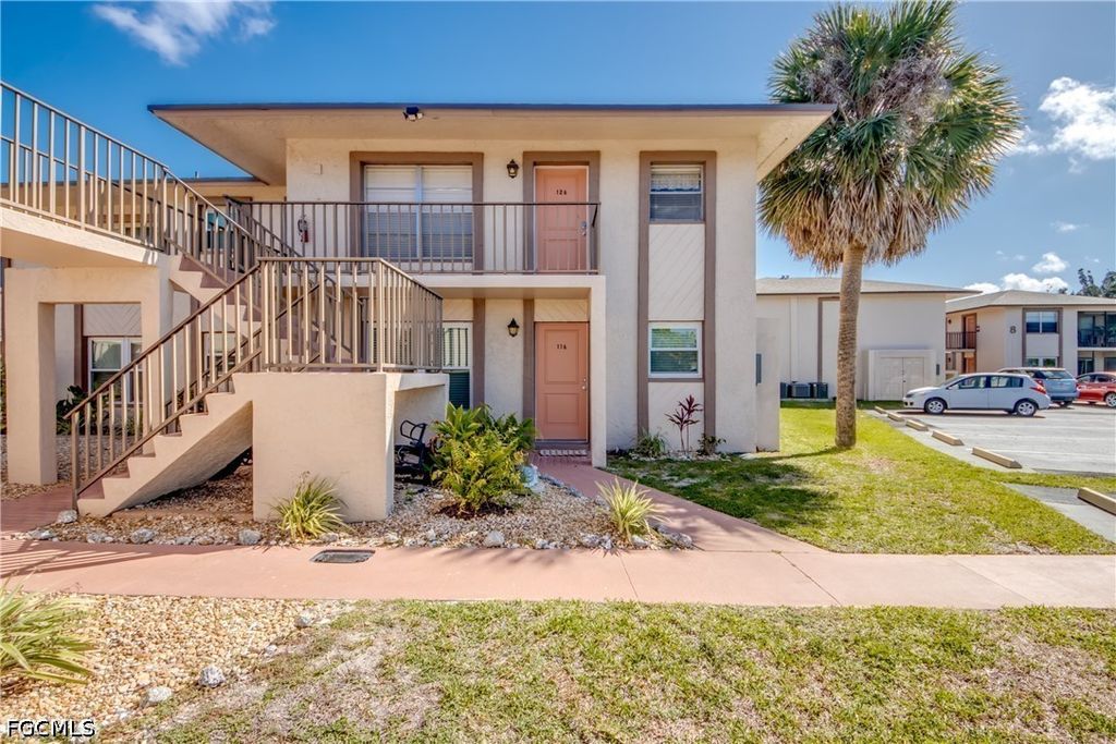 16881 Davis Rd 116, FORT MYERS