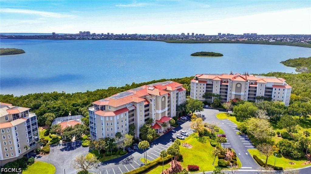 201 Vintage Bay Dr B10, MARCO ISLAND