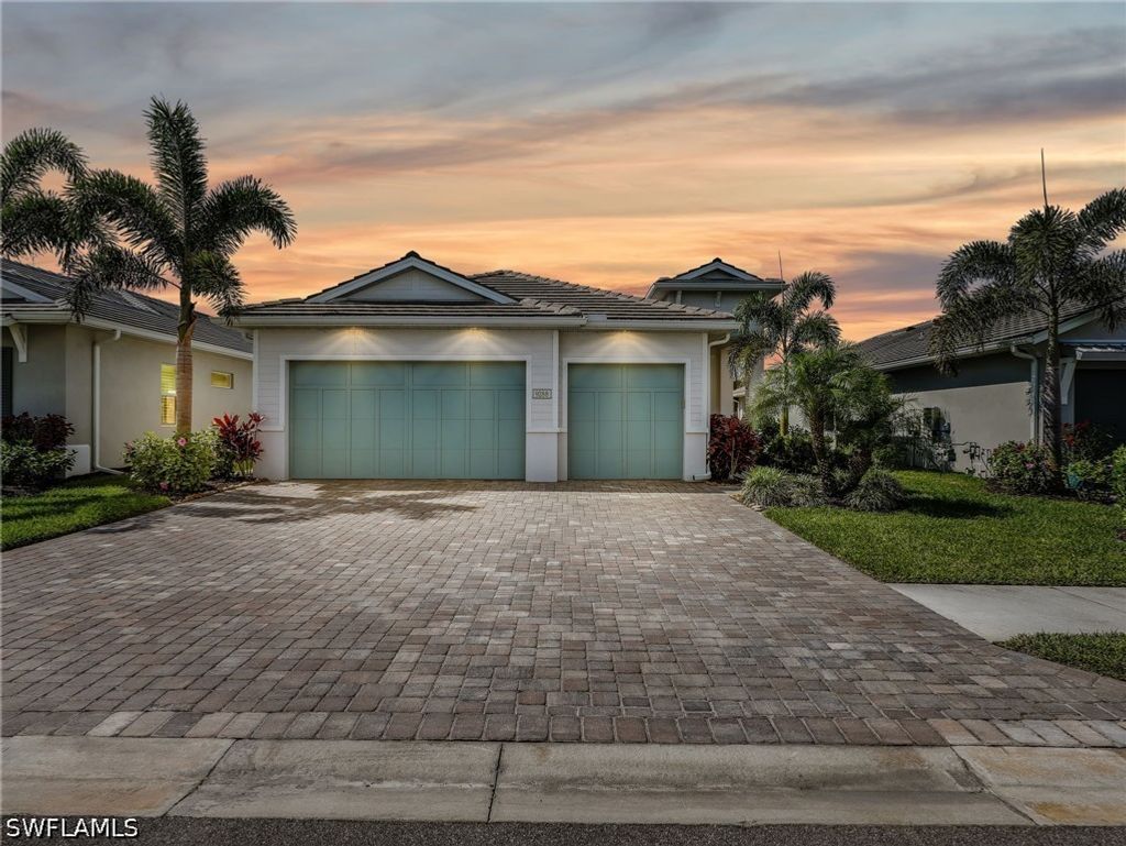 9288 Cayman Dr, NAPLES