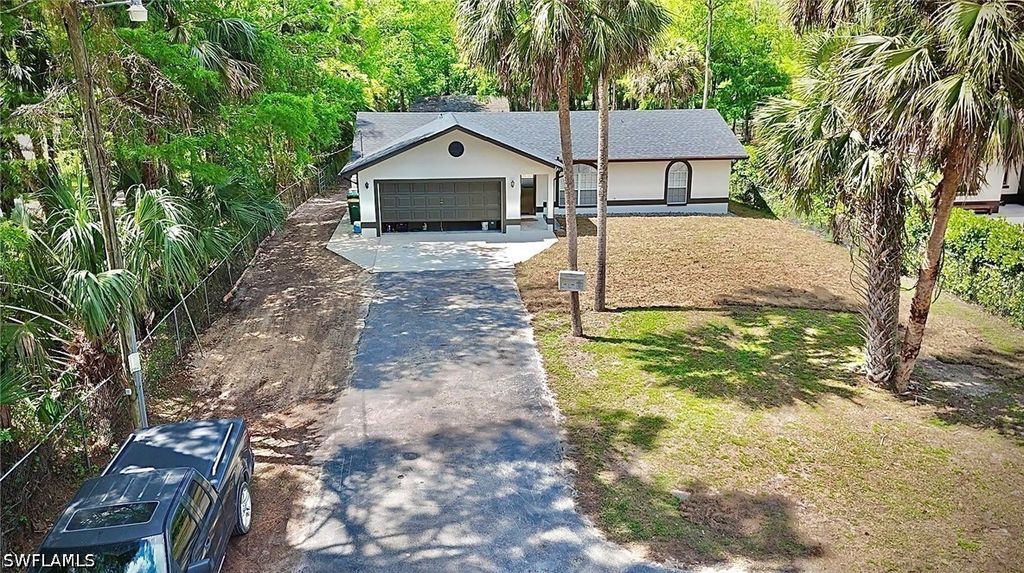 241 8th St Se, Naples