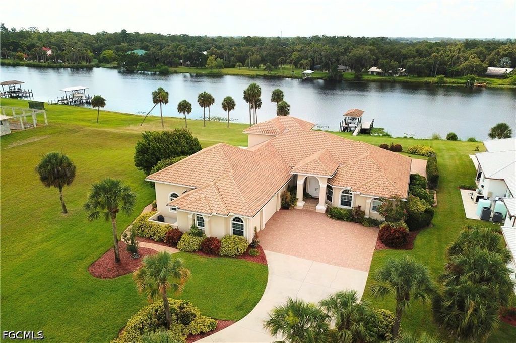 2504 Caloosa Shores Dr, LABELLE