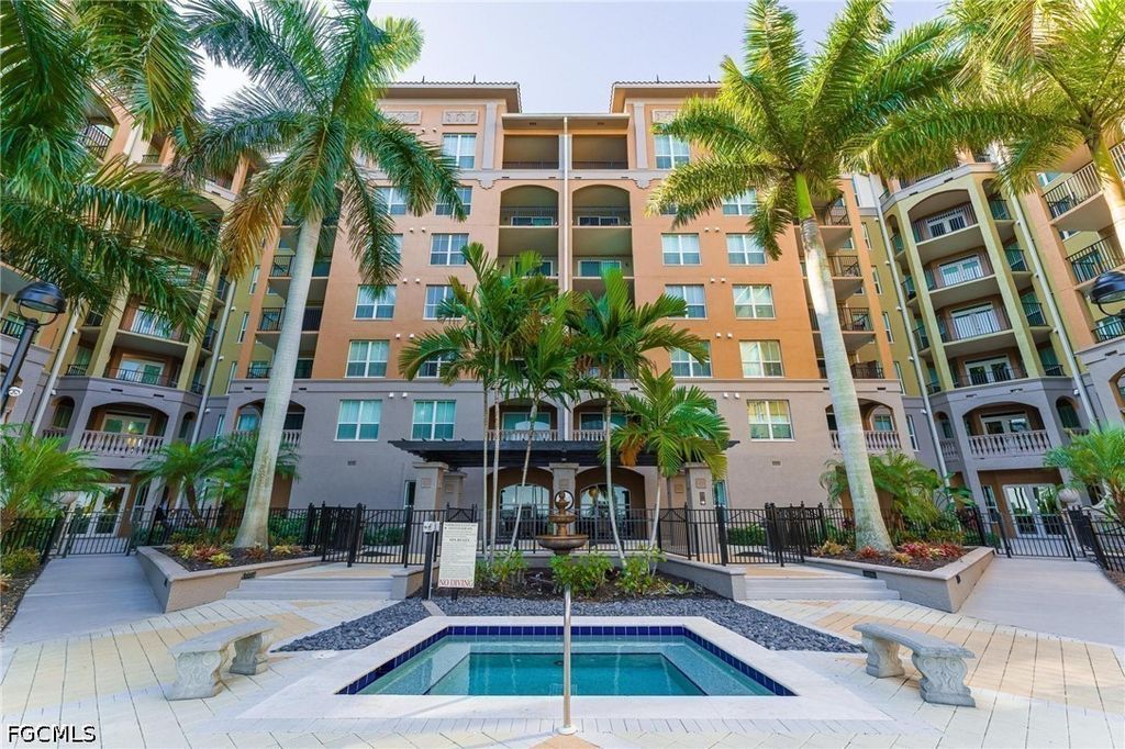 2825 Palm Beach Blvd 214, FORT MYERS