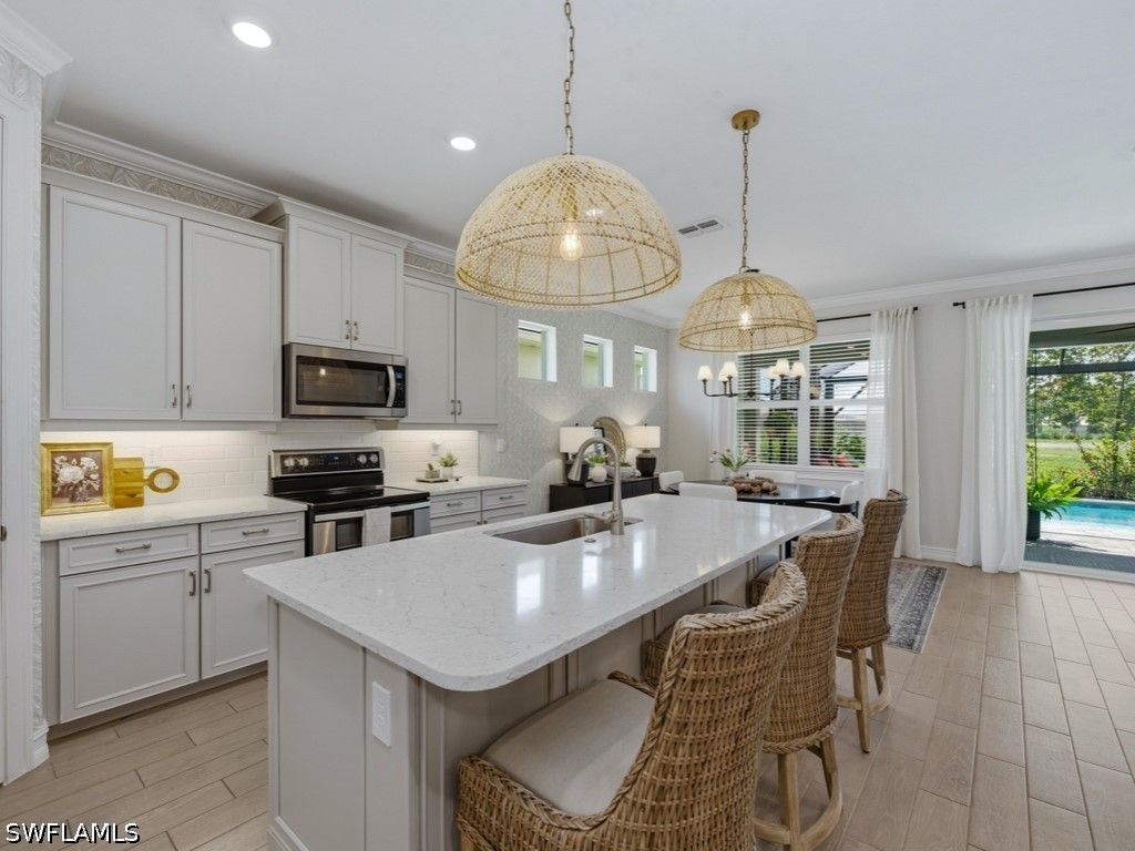 496 Polihale Way, Naples
