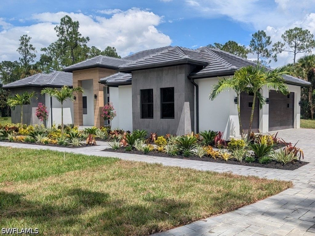 430 7th St Sw, Naples