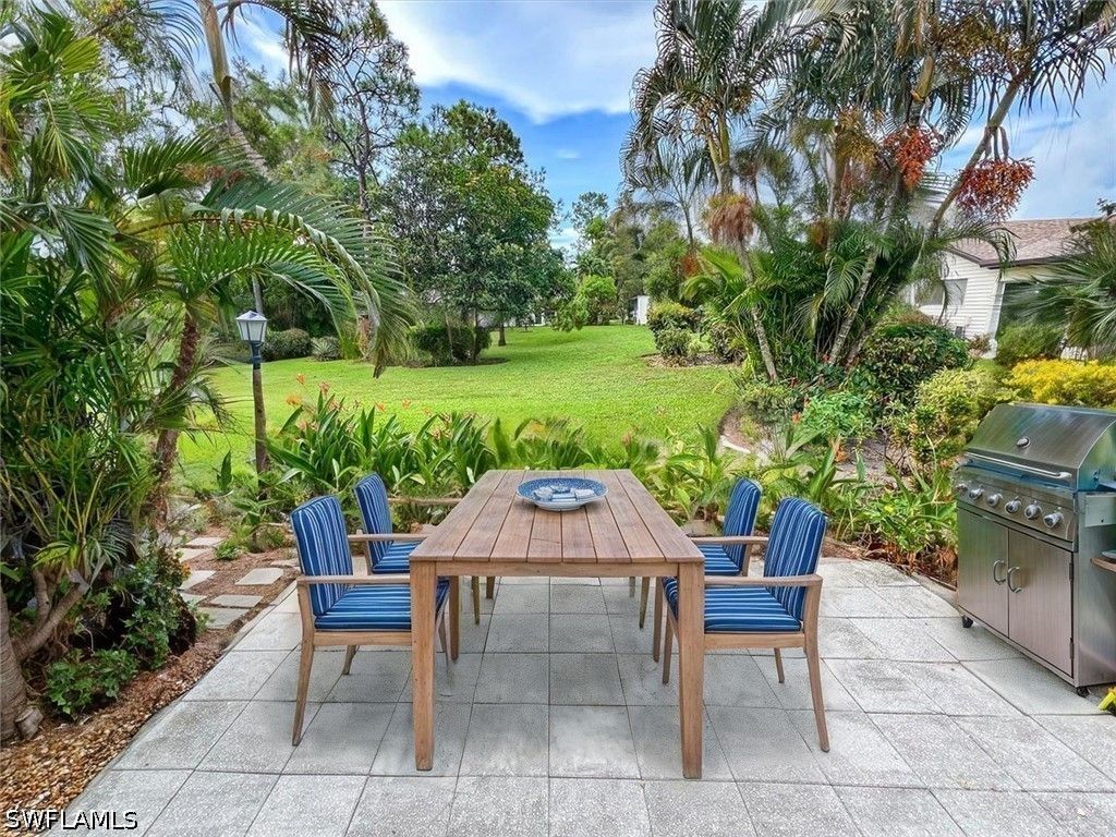 1025 Pine Isle Ln 1025, Naples