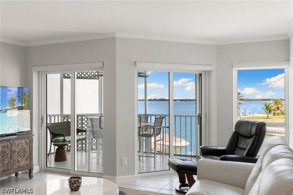 991 N Barfield Dr 205, Marco Island