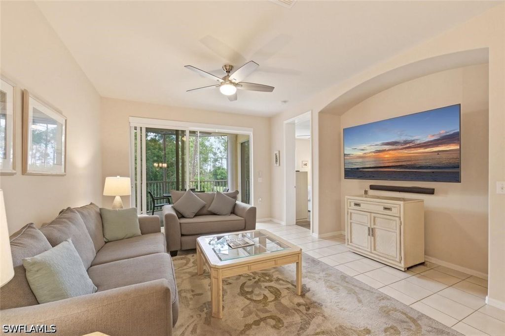 4873 Hampshire Ct 104, Naples