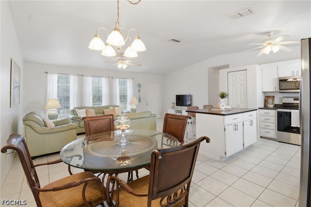 2111 Ne 25th St, Cape Coral