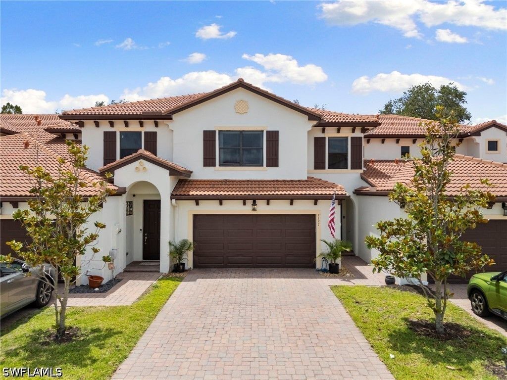 7797 Bristol Cir, Naples