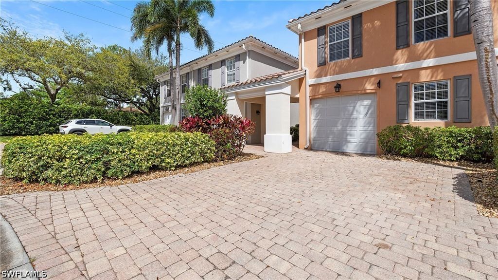 5766 Cv Cir 24, Naples