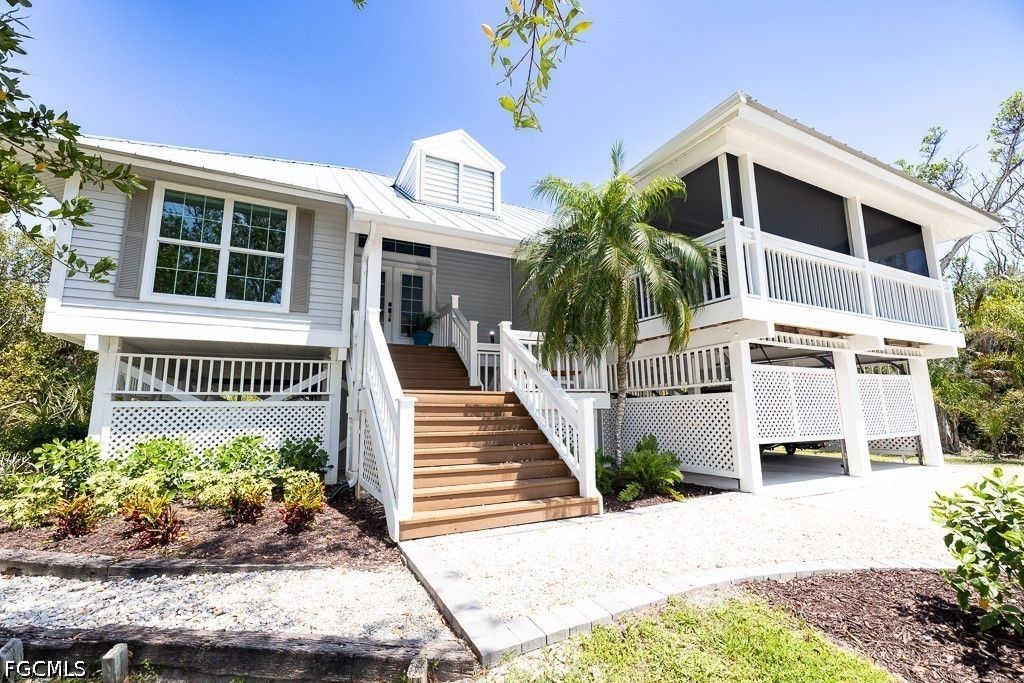 207 Daniel Dr, Sanibel