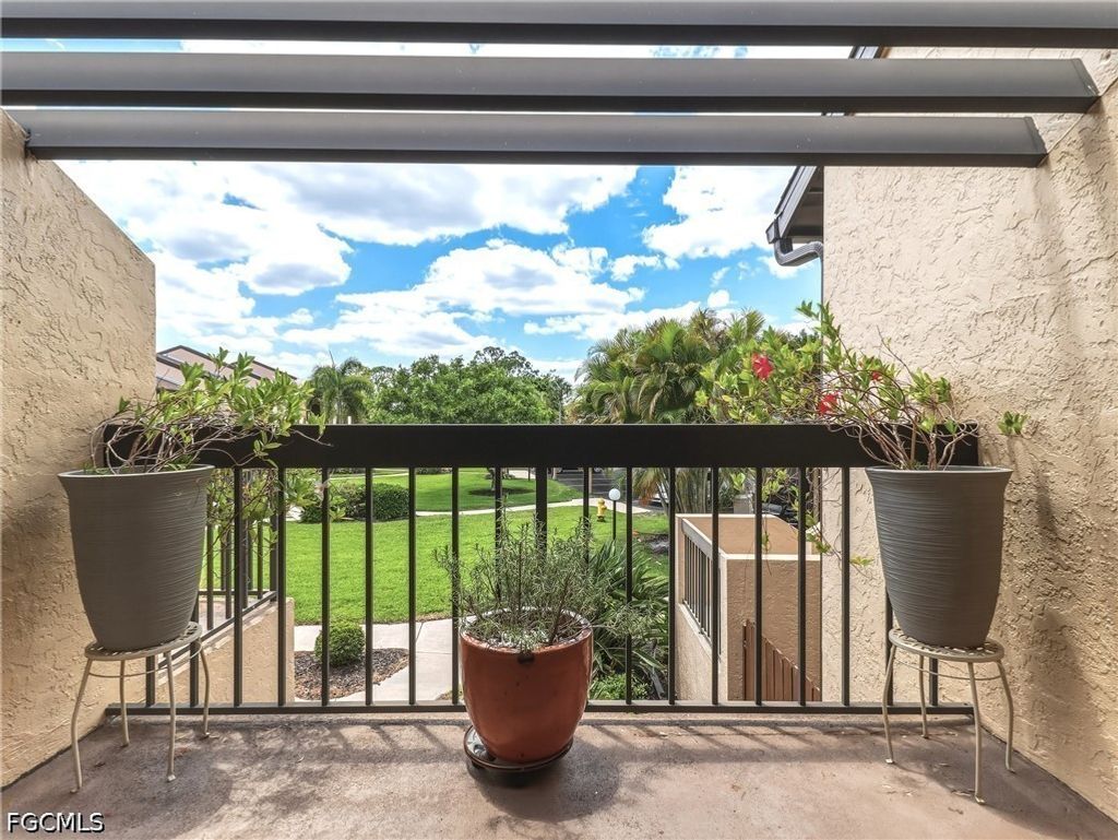 15452 Admiralty Cir 9, NORTH FORT MYERS