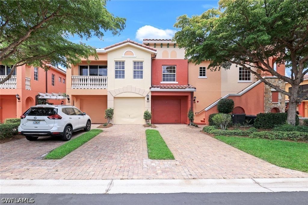 8721 Piazza Del Lago Cir 205, Estero