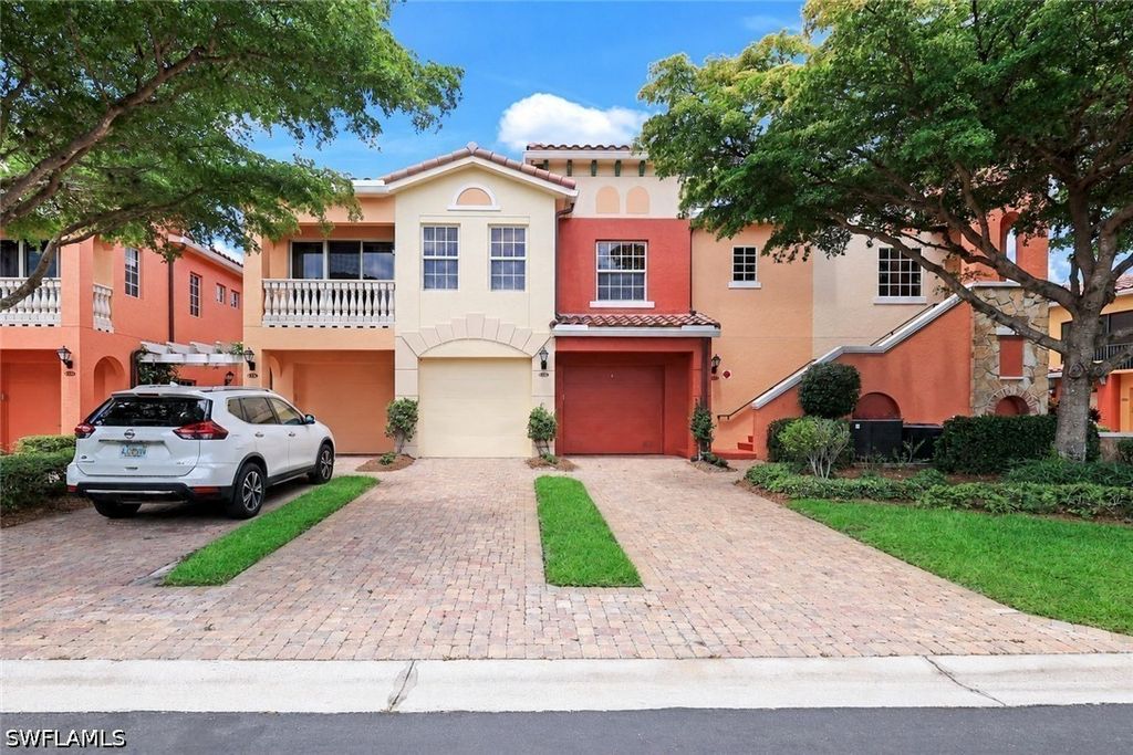 8721 Piazza Del Lago Cir 205, Estero