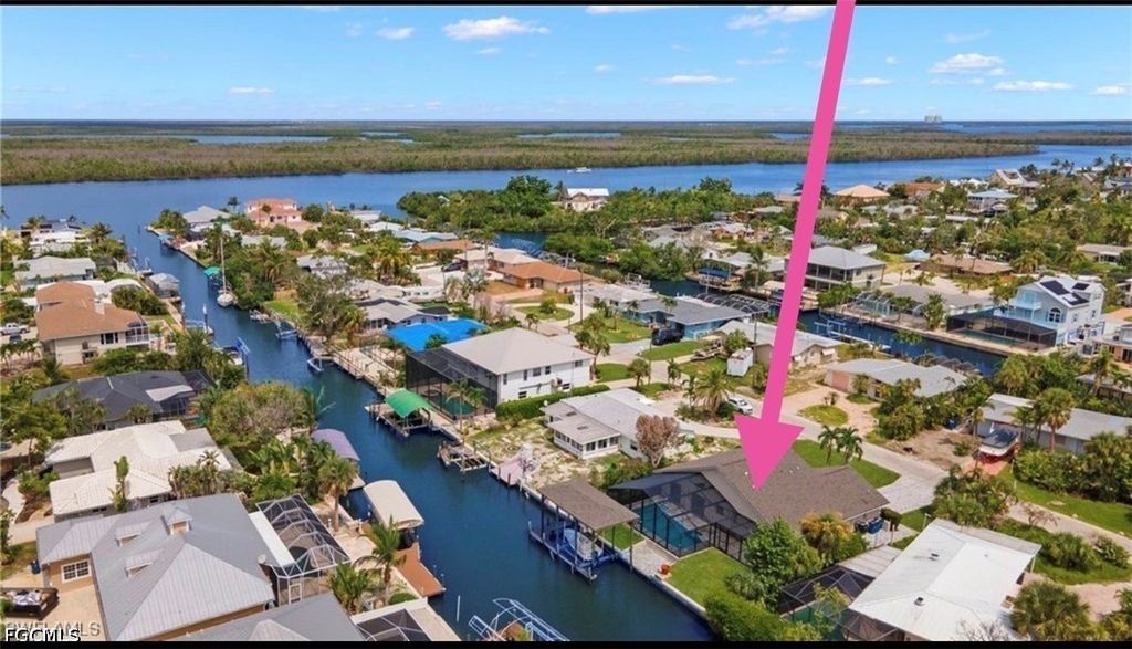 323 Washington Ct, Fort Myers Beach