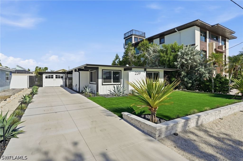 239 Curlew St, Fort Myers Beach