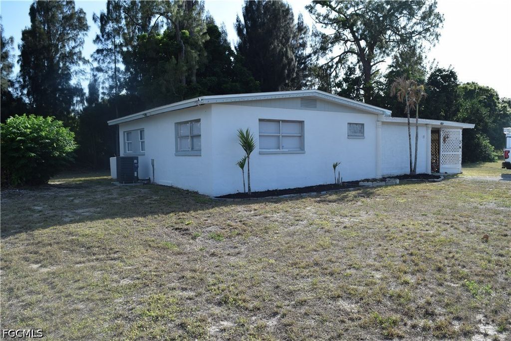17 Colorado Rd, Lehigh Acres