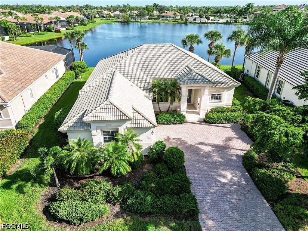 8864 New Castle Dr, Fort Myers