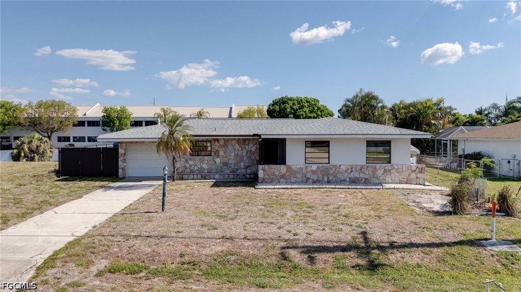 1522 Shelby Pkwy, CAPE CORAL