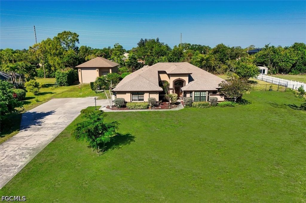20612 Charing Cross Cir, ESTERO