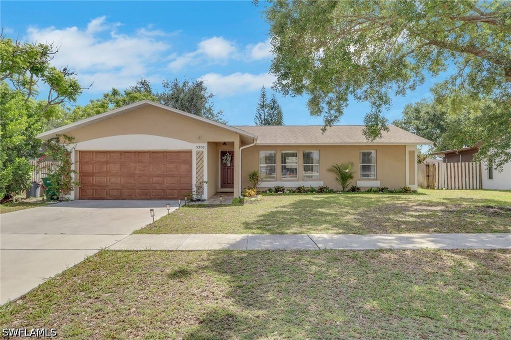 3300 Valencia Dr, Naples