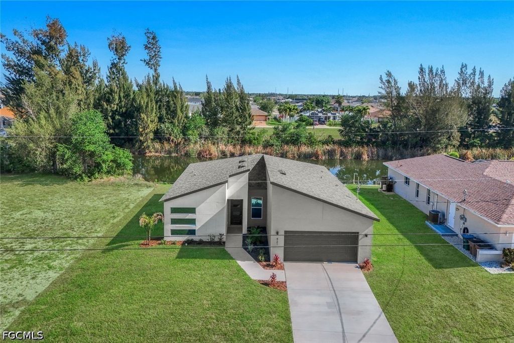 421 Ne 19th Ter, CAPE CORAL
