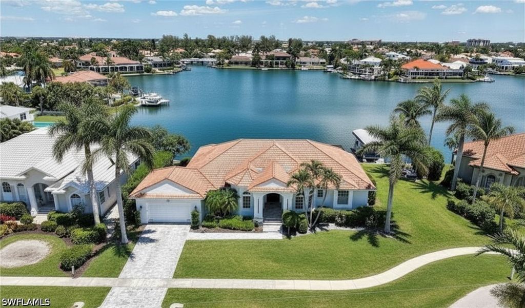 419 Spinnaker Dr, Marco Island