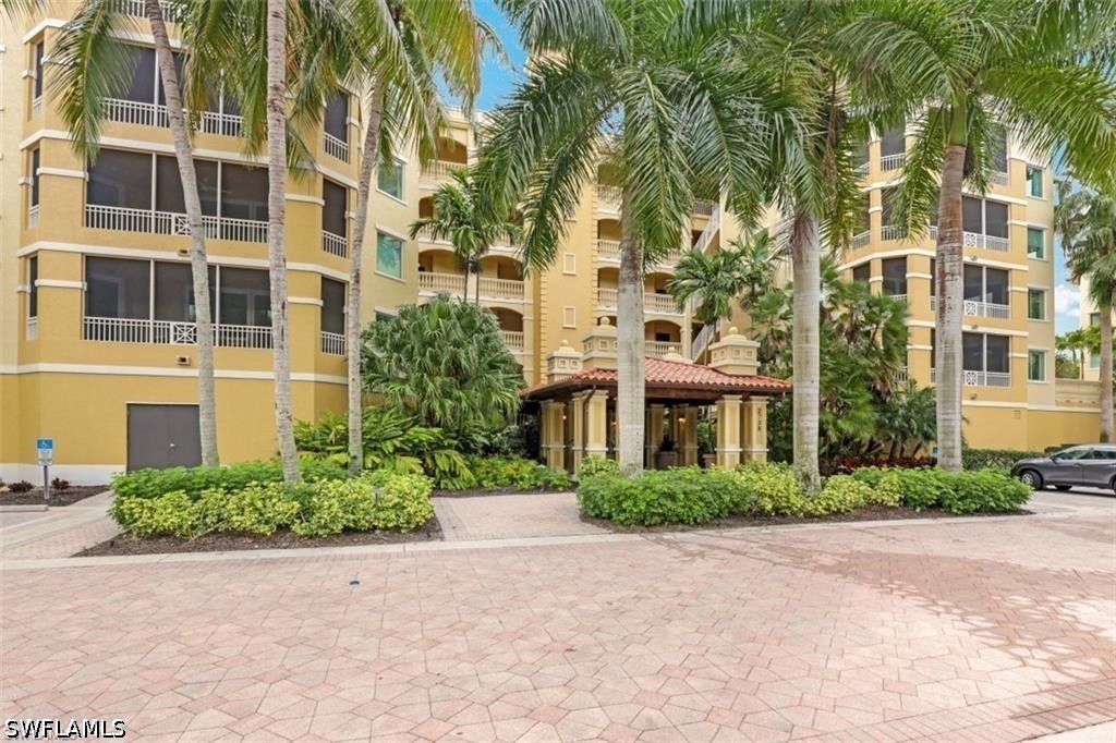 2738 Tiburon Blvd E B301, Naples