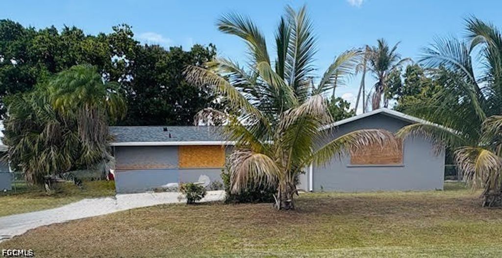 703 Monterey Ave, Cape Coral