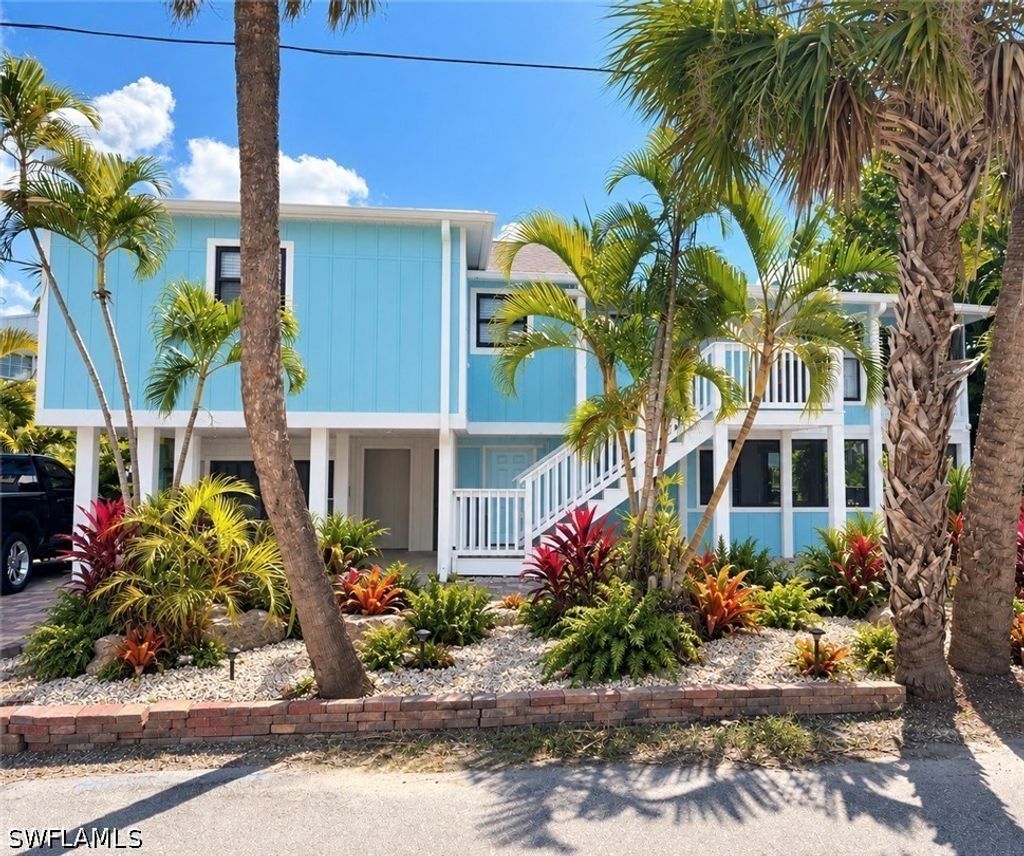 210 Miramar St, Fort Myers Beach