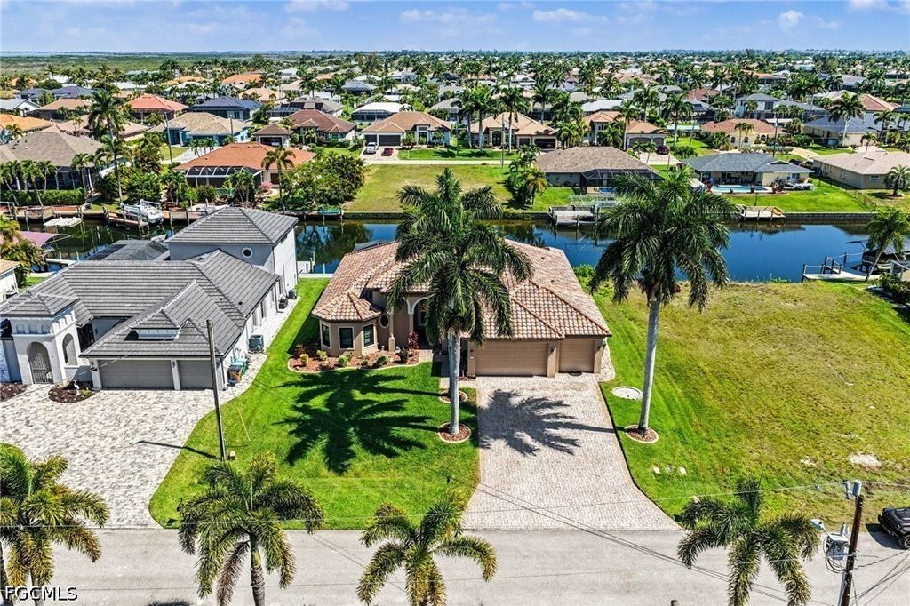 2817 Sw 39th St, Cape Coral