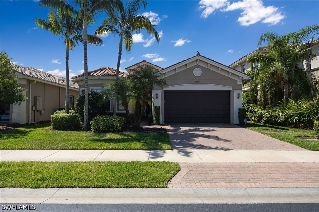 13736 Luna Dr, NAPLES