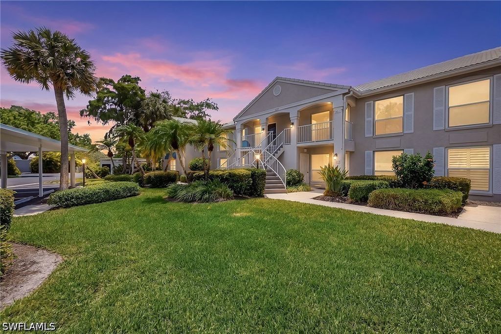 887 Gulf Pavilion Dr 203, Naples