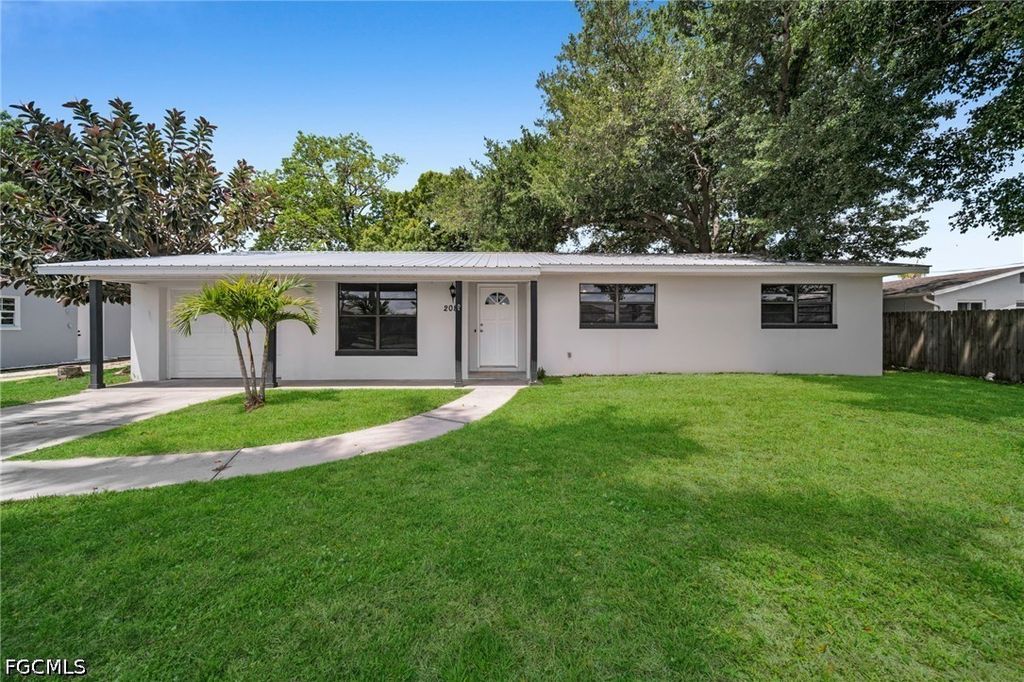 2085 E Tobago Cir, Fort Myers