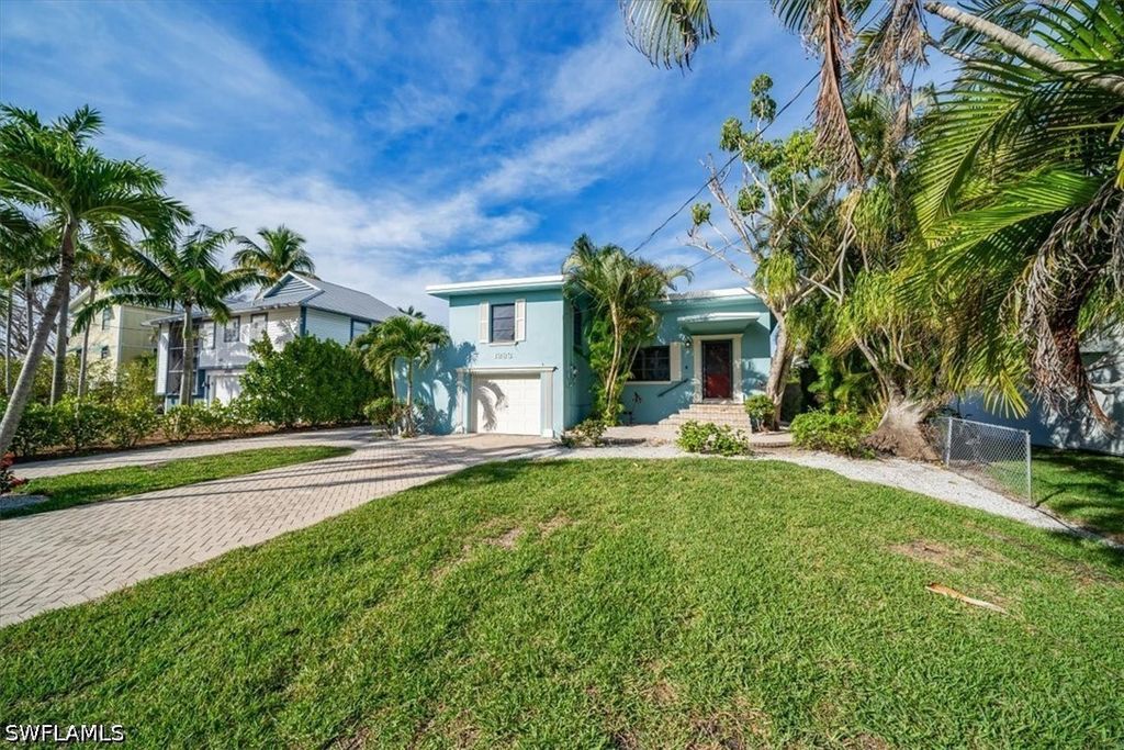 1283 Grand Canal Dr, NAPLES